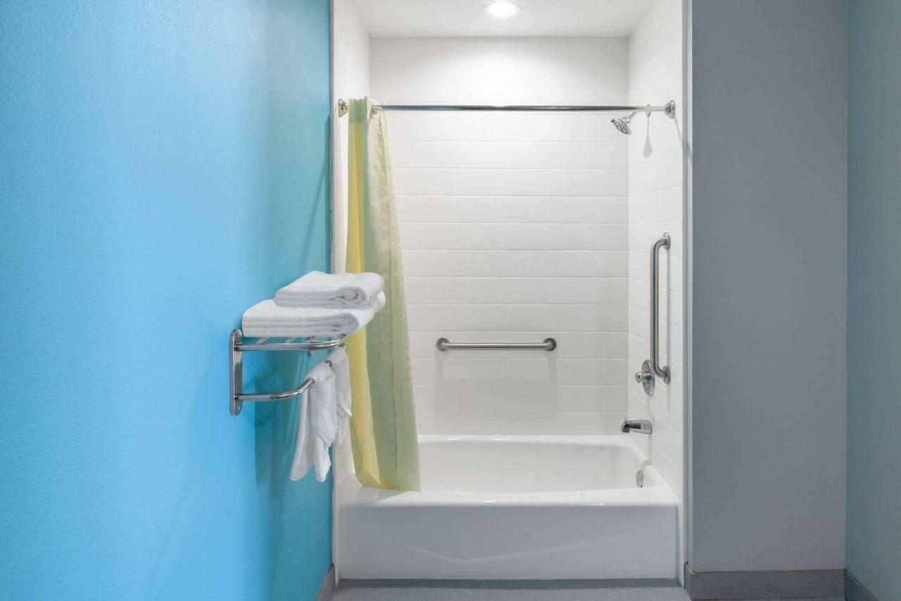 Americas Best Value Inn Houston Willowbrook Bagian luar foto
